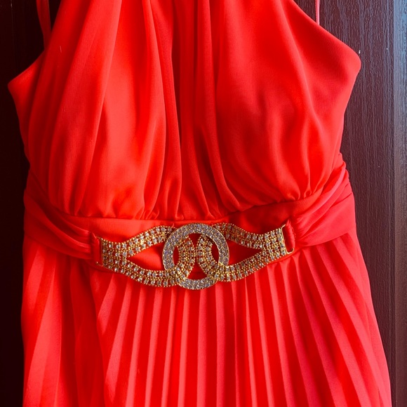 Dresses & Skirts - Beautiful Coral dress size 8